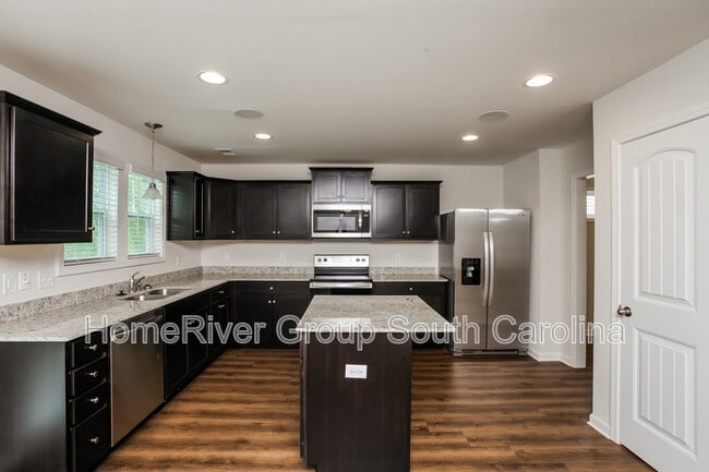 Building Photo - 351 Niblick Dr