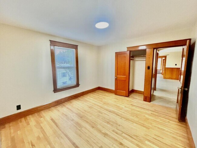 Foto del edificio - 122 Second St. Unit 5