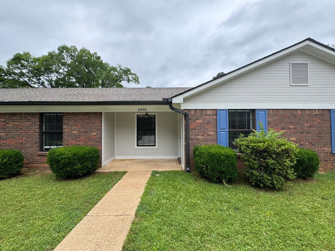 Foto principal - 2 Bed 1 Bath House