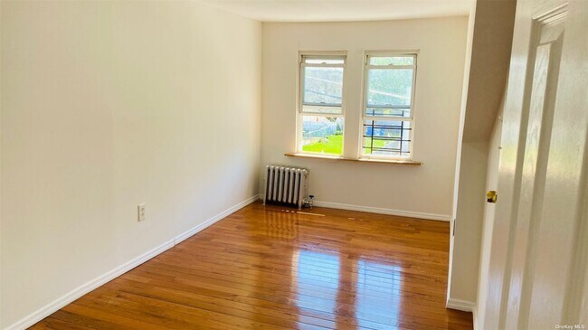 Foto del edificio - 156-07 111th Ave