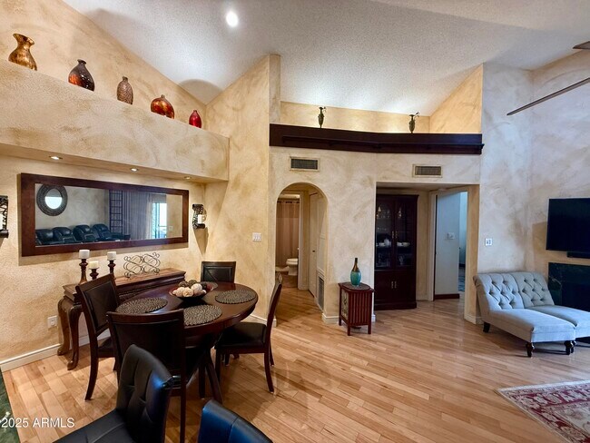 Foto del edificio - 10301 N 70th St