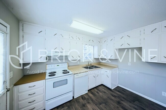 Building Photo - Fantastic Home in Birmingham