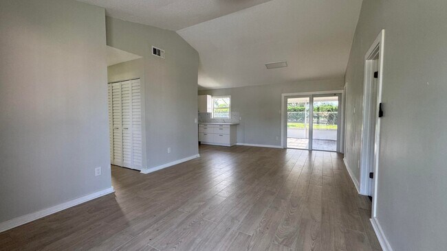 Foto del edificio - 8395 Garden Gate Pl