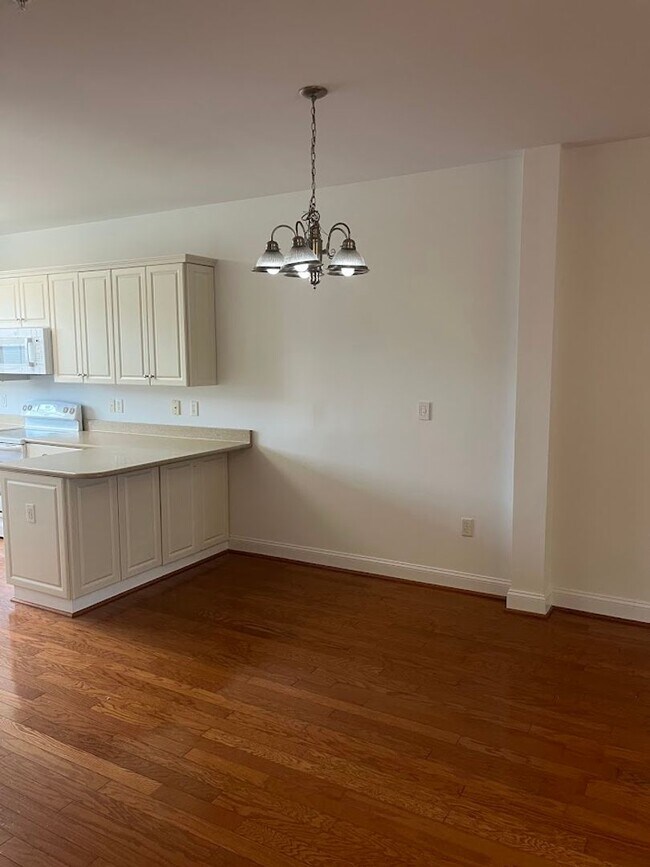 Foto del edificio - Available now. 3BR/3.5 BA Townhome in Ashl...