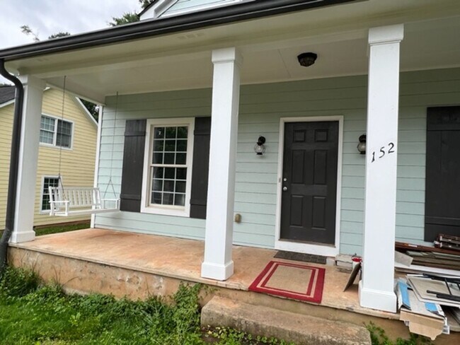Foto del edificio - Newly updated 4 Bedroom/4 Bathroom House!