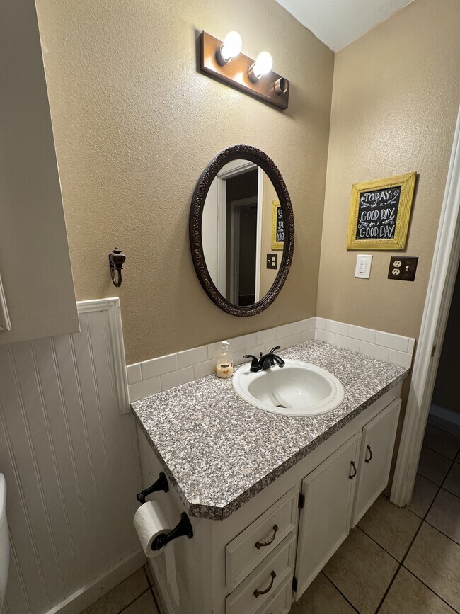 Foto del edificio - 3608 Edgemont Dr