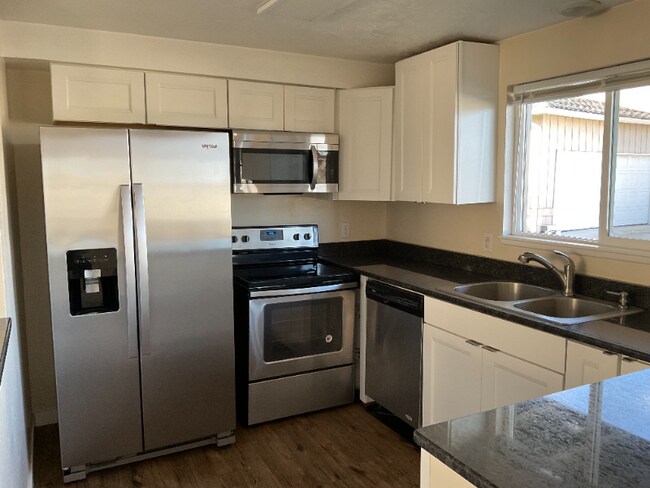 Building Photo - 375 White Cloud Dr