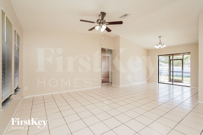 Building Photo - 241 SE 1st Ave