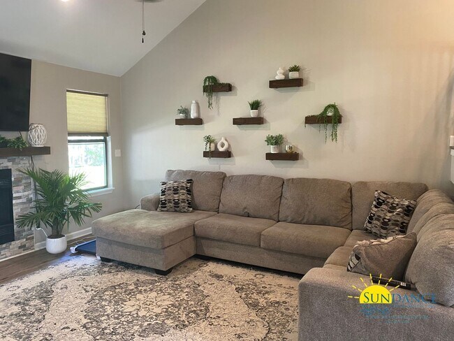 Foto del edificio - Spacious 3-Bedroom Home in Mary Esther Nea...