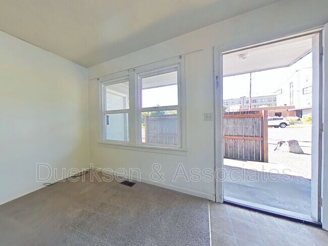 Building Photo - 2659 NW Harrison Blvd