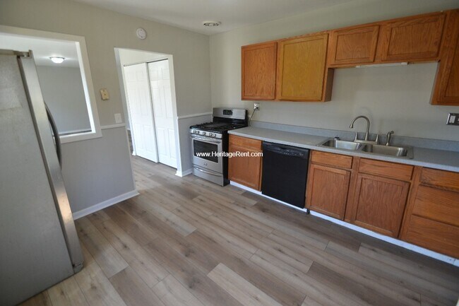 Building Photo - Completely refinished 3 bedroom house in C...