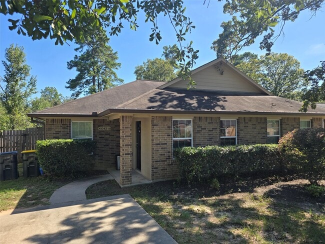 Building Photo - 1043 Mann Rd