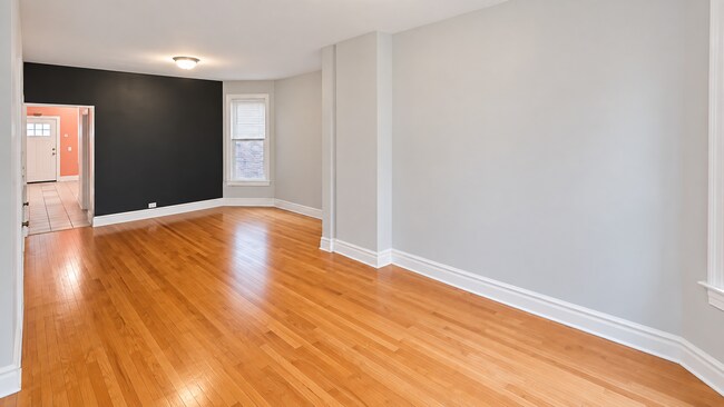 Foto del edificio - 2833 N Albany Ave