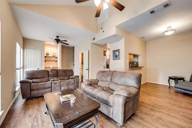 Building Photo - 14400 Montfort Dr