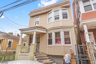 Building Photo - 91 Aldine St