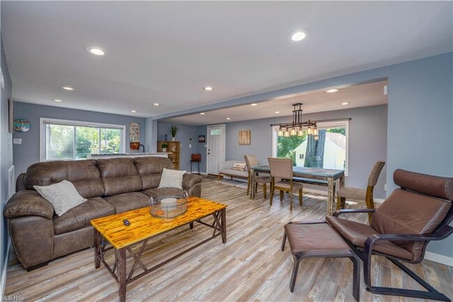 Building Photo - 5571 Chagrin Dr
