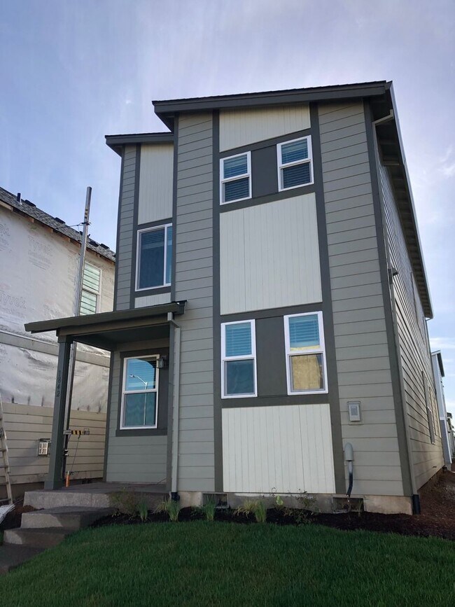 Foto del edificio - $500 OFF FIRST MONTHS RENT! Beautiful 3 be...