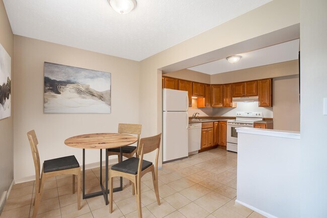 Dining - 19 Promenade St