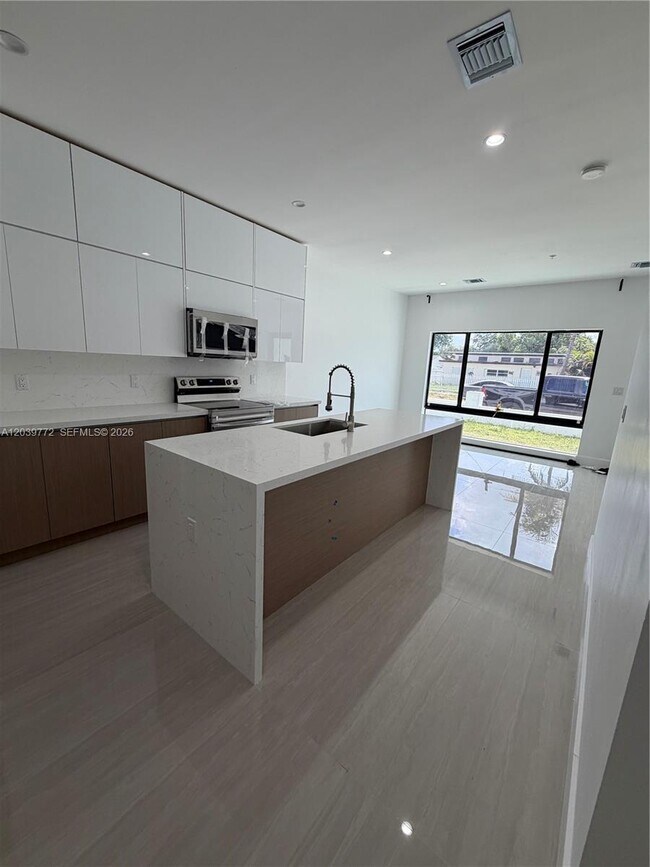 Foto del edificio - 9708 NW 26th Ave