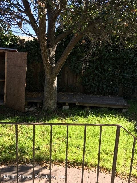 Building Photo - 110 Fern St