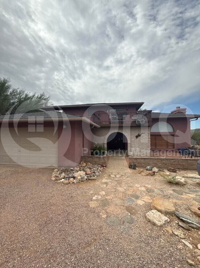 Building Photo - 5081 N Bear Canyon Rd