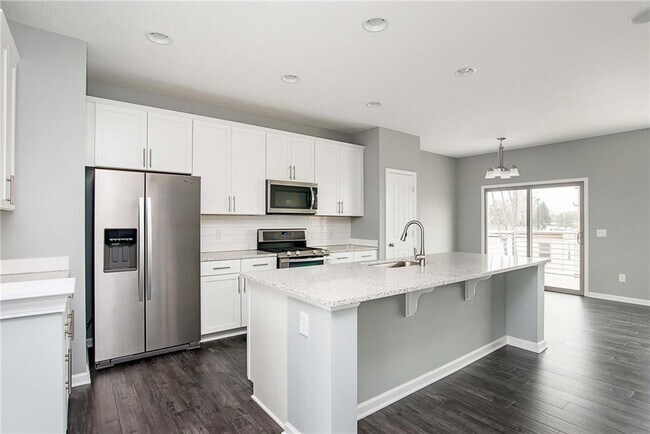 Building Photo - 13050 Grand Vue Dr