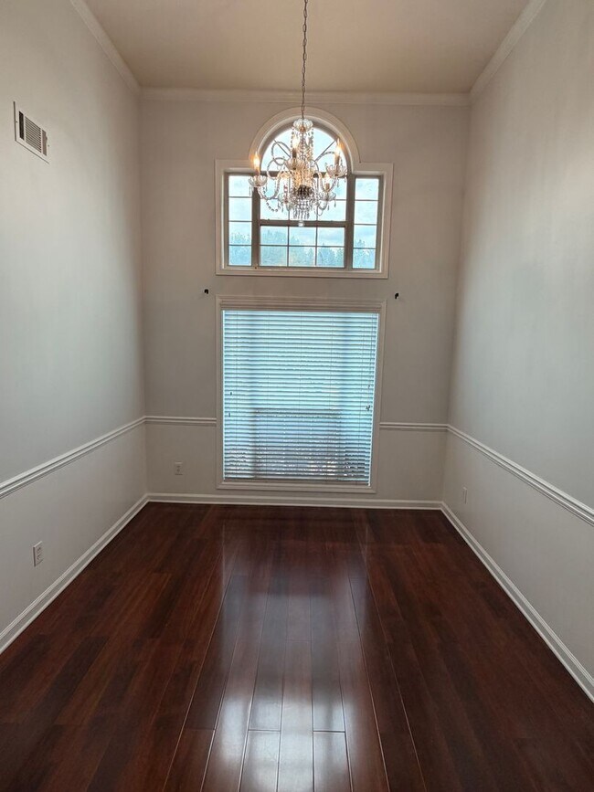 Building Photo - Charming 3-Bedroom Home In City Square!