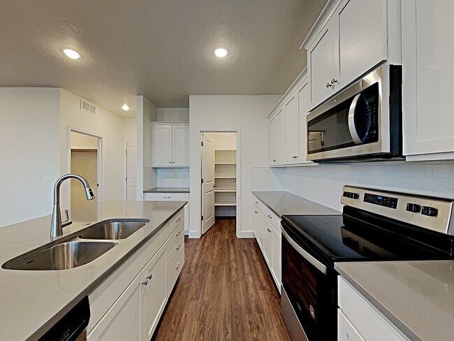 Foto del edificio - 954 N Barkvine Ave