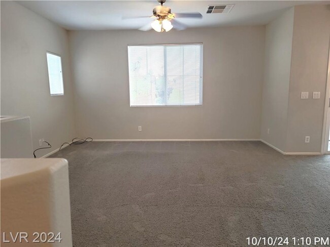 Building Photo - GREAT 2 BED, 2 BATH TOWNHOME WITH ATTACHED...