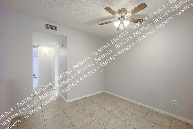 Building Photo - 747 S Ext Rd