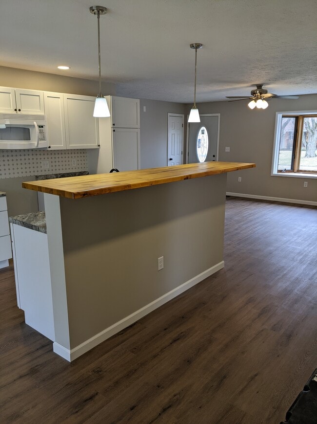 Building Photo - 1321 Wright Cir