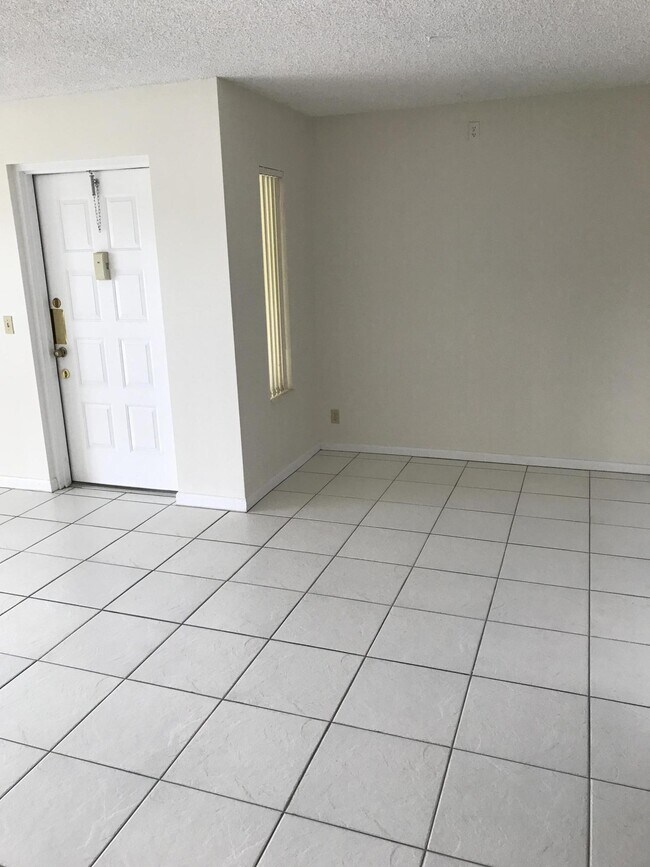 Foto del edificio - 724 Sunny Pine Way