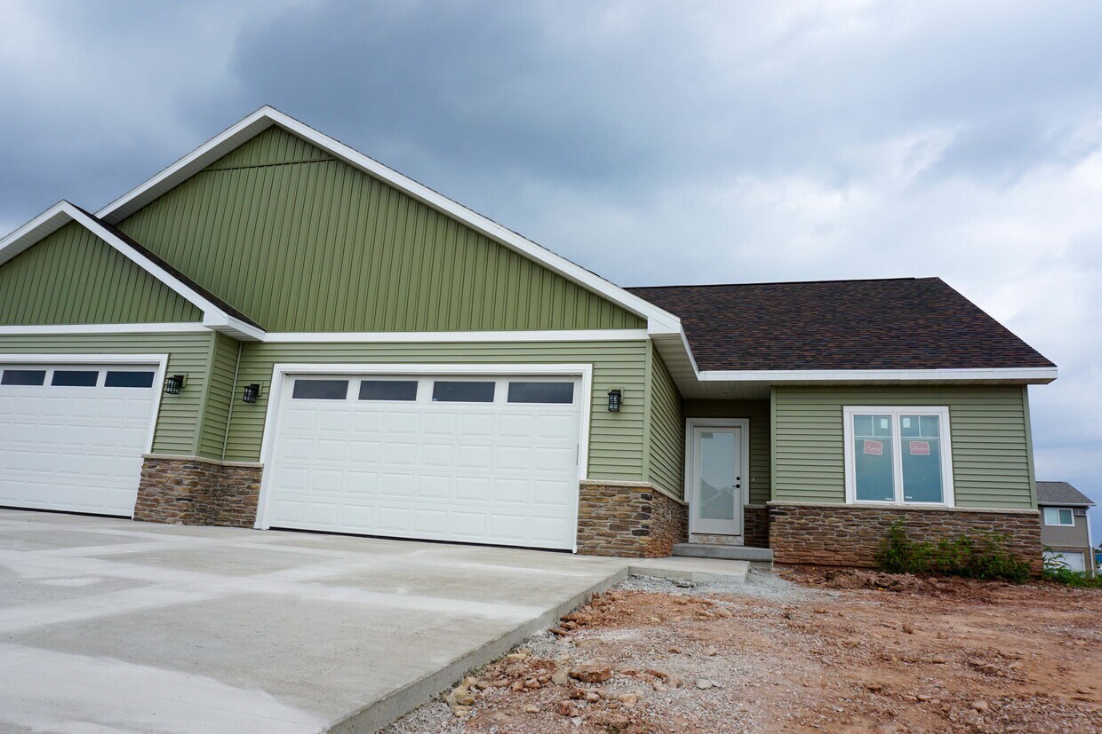 Primary Photo - 2668 Princeton Dr
