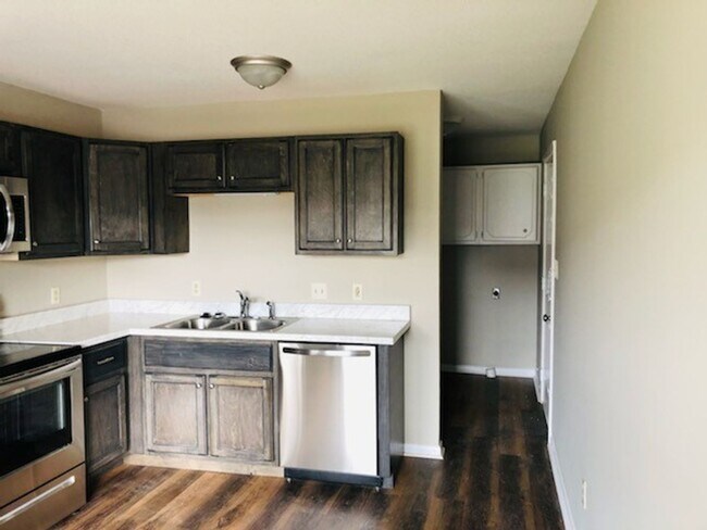 Foto del edificio - 3 Bedroom 1.5 Bathroom with Garage