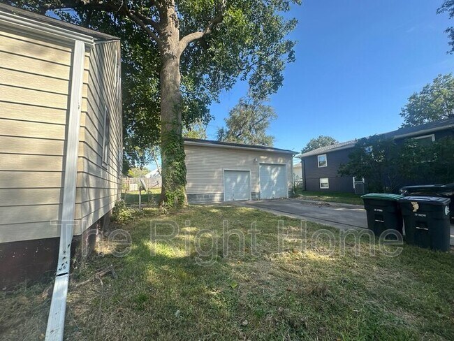 Building Photo - 5417 S 49th St
