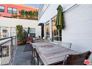 Building Photo - 746 S Los Angeles St