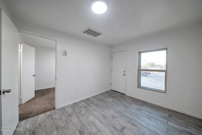Building Photo - 1108 S 33rd Ave