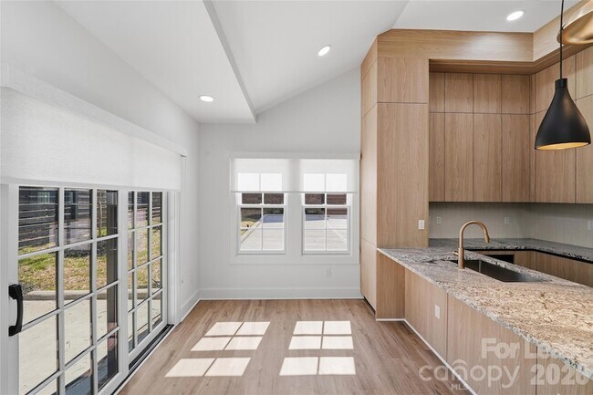 Foto del edificio - 1840 Merriman Ave