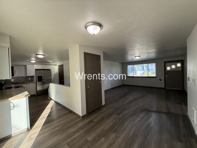 Building Photo - Valley 3 bed 1.5 bath