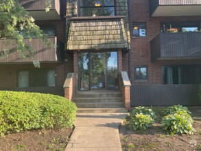 Building Photo - 484 Timber Ridge Dr