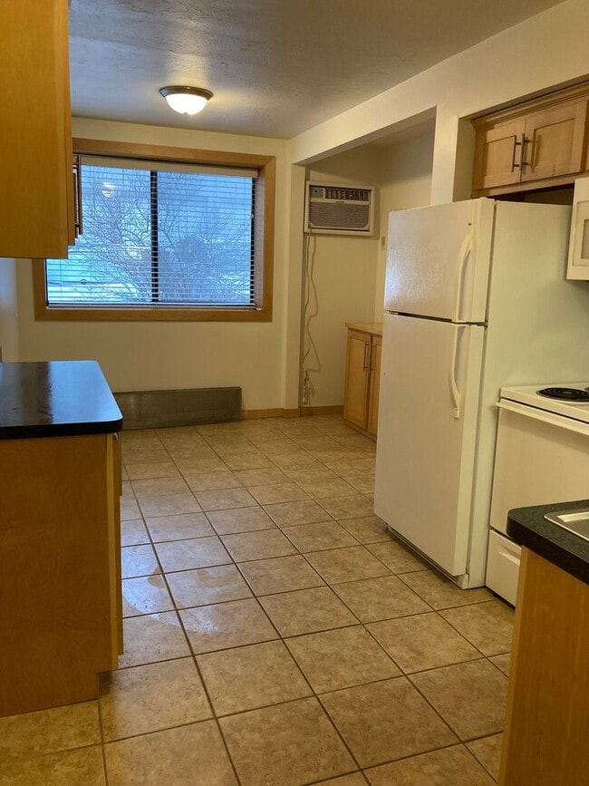 Interior Photo - 311 Kenwood Apartments