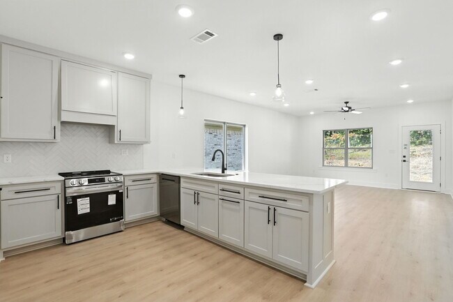 Building Photo - 13417 Teton Dr