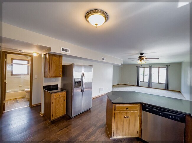 Building Photo - 5340 6th Ave