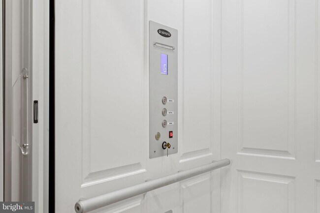 Foto del edificio - 7086 Executive Way