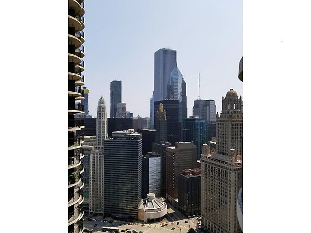 Building Photo - 300 N State St