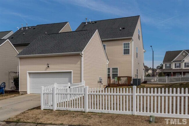Building Photo - 714 Keystone Park Dr