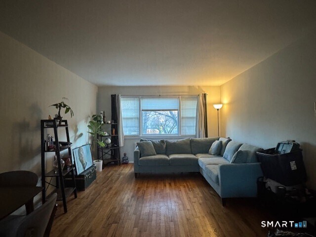 Foto del edificio - 236 Glenbrook Rd