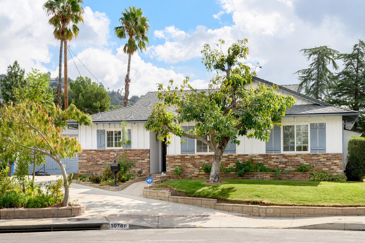 10768 Deliban St, Tujunga, CA 91042 House Rental in Tujunga, CA