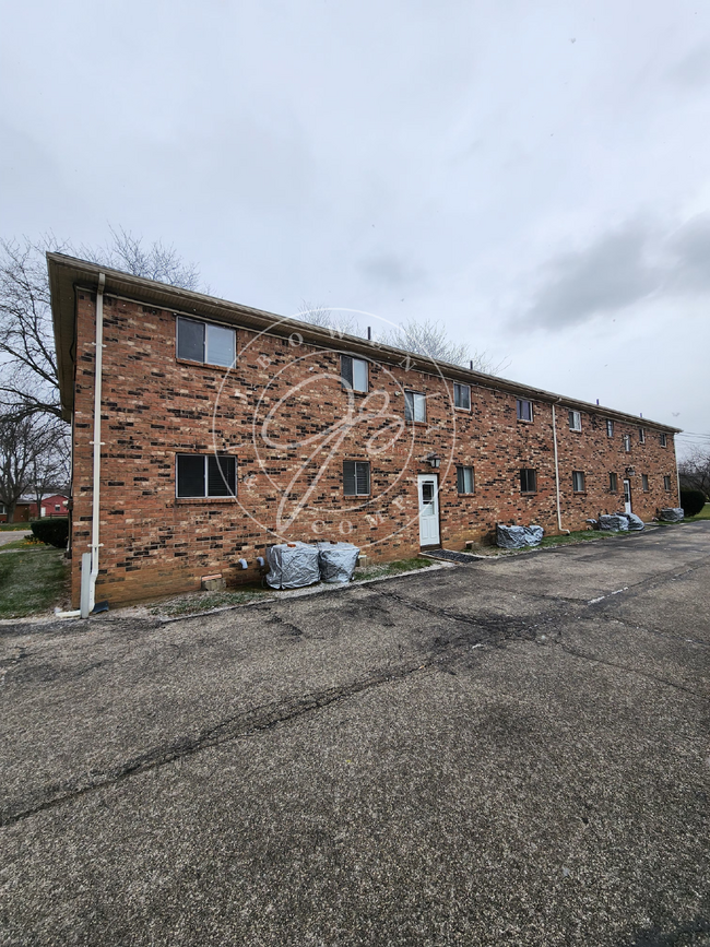 Building Photo - 2 bedroom on main floor- Perrysburg School...