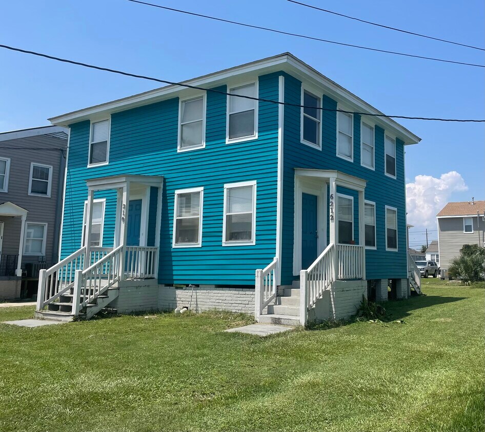 Foto principal - 6212 Curie St